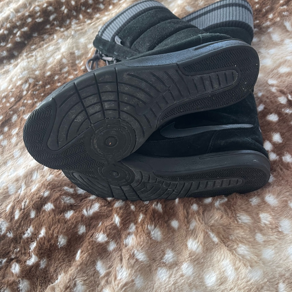 Tall and Nike lace up winter boots - Picture 5 of 6